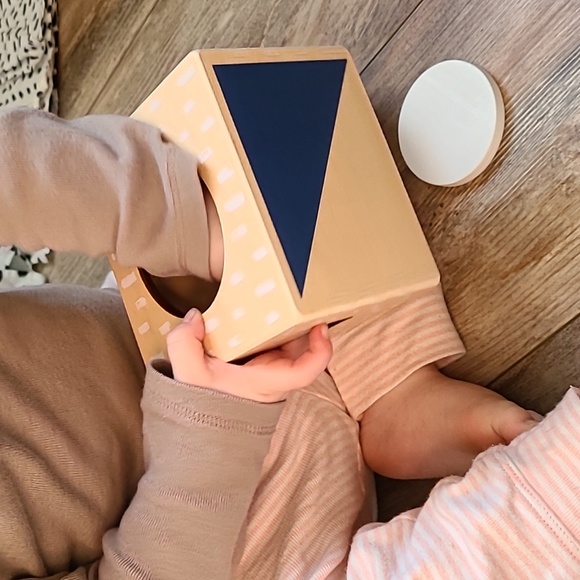 KiwiCo Explore with Me Crate 0-12m - Picture 16 of 17